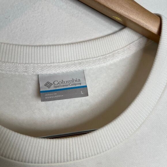 This is a Columbia Hart Mountain II Crew sweatshirt in white or cream with a mul - Picture 3 of 11